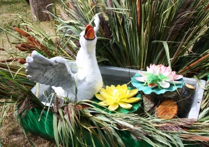 Садовая фигурка гусь