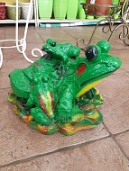 Садовая фигура Лягушка с лягушатами 35 см